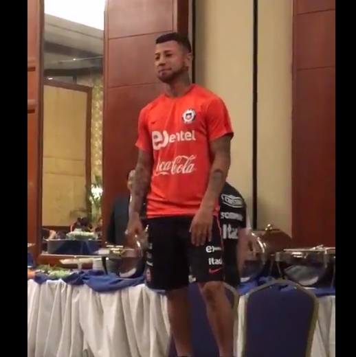 [VIDEO] En medio del humor, se dio la bienvenida a Leonardo Valencia a la Selección