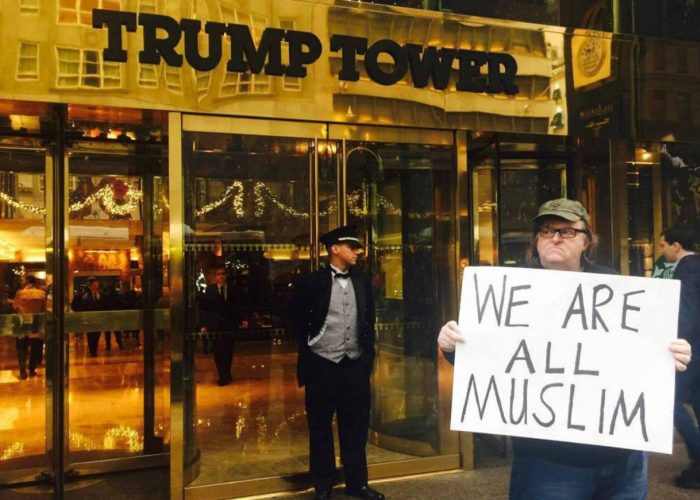 Michael Moore estrena película sobre Donald Trump