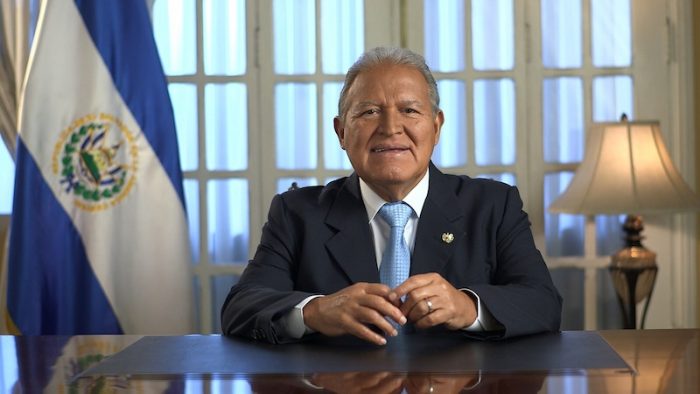 Presidente de El Salvador advierte sobre crisis de liquidez