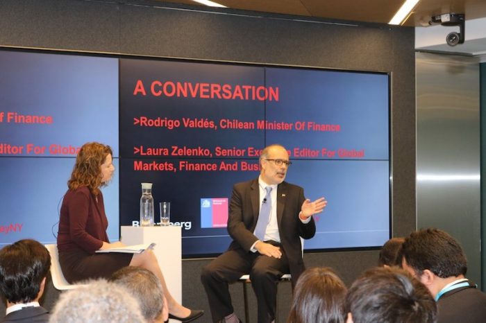 El mensaje del ministro Valdés a inversionistas en Nueva York: Chile debe ir más allá de lo que está a mano para crecer