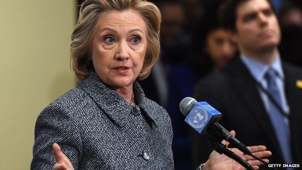 FBI logra orden registro sobre correos presuntamente vinculados con Clinton