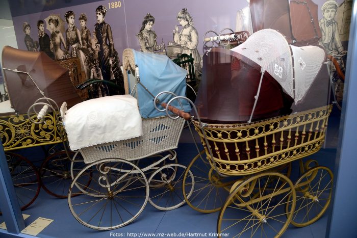 Bebés sobre ruedas: museo alemán presenta un siglo de cochecitos