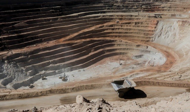 Cambios políticos en Chile y Sudáfrica tienen a gigantes mineros celebrando