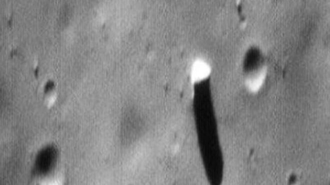 El misterioso «monolito» avistado en una de las lunas de Marte