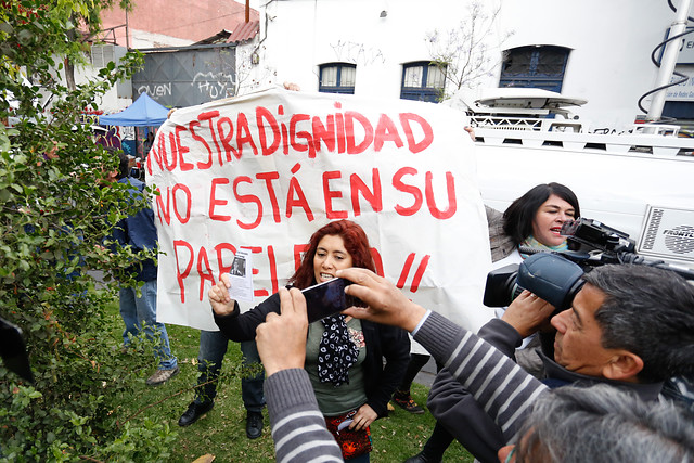 [VIDEO] La funa docente a la votación de Tohá en Santiago por polémica represión a estudiantes en toma