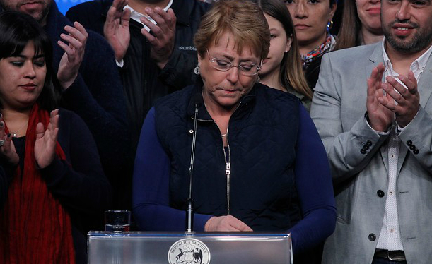 Cambio de gabinete: Bachelet estira el elástico para no aparecer pauteada