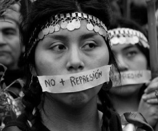 Mapuche dio a luz esposada junto a tres gendarmes