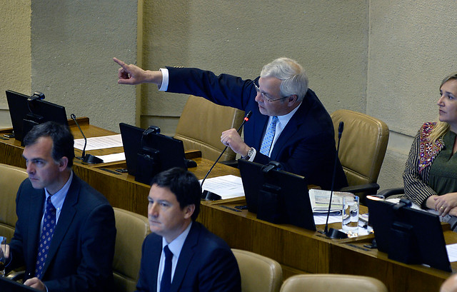 [VIDEO] La pelea «de cuarto básico» entre diputados del PPD y la UDI en plena sesión de la Cámara