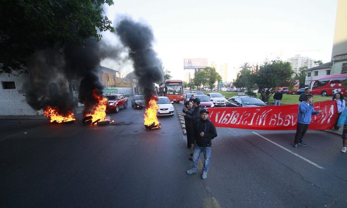 [FOTOS] Manifestantes bloquean distintas calles de Santiago pidiendo el fin de las AFP