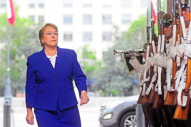 Bachelet encabeza consejo de gabinete marcado por crisis en la Nueva Mayoría