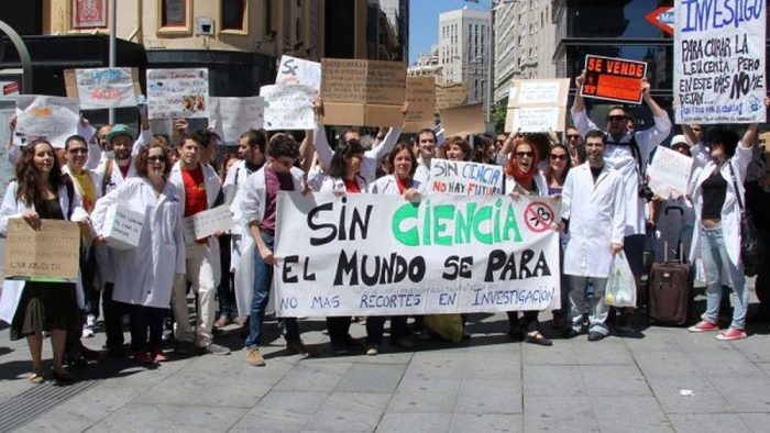 Investigadores jóvenes acusan crisis estructural de la ciencia en Chile