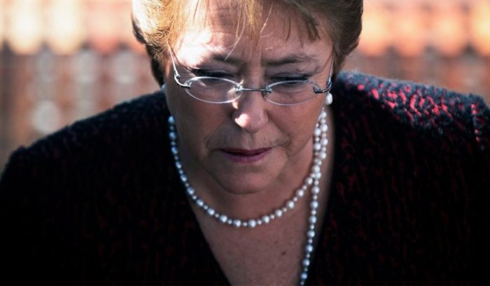 Bachelet condenada por fallida querella contra revista Qué Pasa