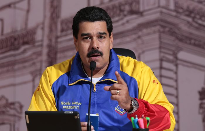 Oposición venezolana detiene acciones contra Nicolás Maduro en inicio de diálogo
