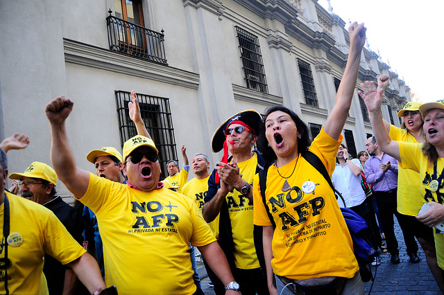 Movimiento NO +AFP envía carta a Bachelet donde le advierte que si no cambia el sistema «lo hará alguien de derecha y populista»