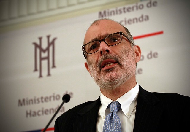 Rodrigo Valdés: «Seguiré siendo ministro de Hacienda mientras cuente con las confianza de la Presidenta»