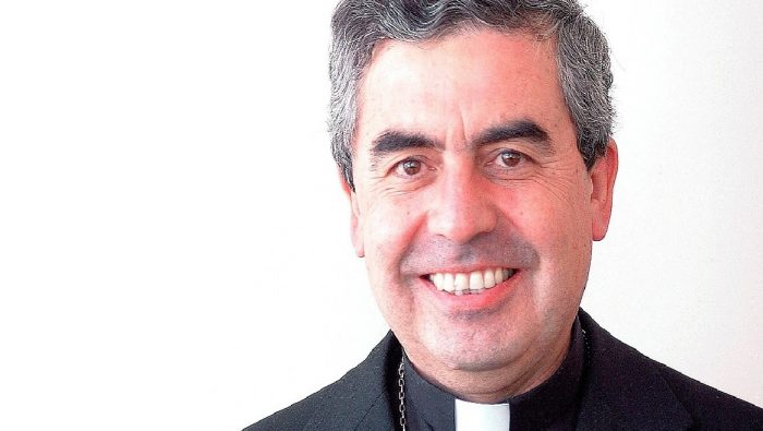 Víctima de abuso denuncia a reemplazante de Ezzati en la Conferencia Episcopal: “Me dijo que me suicidara”