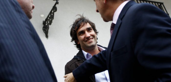 Insólito: Hijo de Piñera no declarará en comisión investigadora de Bancard porque no le han podido encontrar