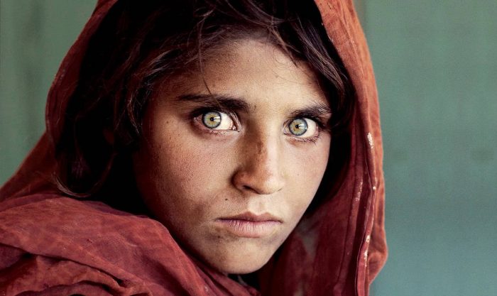 La niña afgana de National Geographic, símbolo de los refugiados