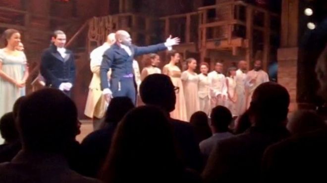 ¿Por qué el público abucheó al vicepresidente electo de EE.UU., Mike Pence, en una función del musical Hamilton en Nueva York?