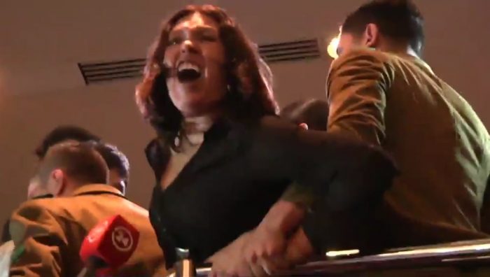 [VIDEO] La ira de Bárbara Figueroa contra el ministro de Hacienda: «Maricón Valdés esto es tu culpa, atrévete a mirar»
