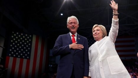 Bill y Hillary Clinton aceptan declarar ante el Congreso por caso Epstein