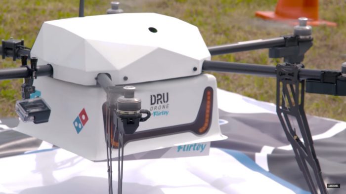 ¿El fin de los repartidores?: Dron entrega con éxito la primera «pizza voladora»