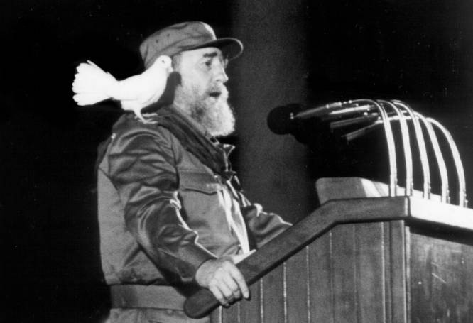 Cuba aprueba voluntad de Fidel Castro que prohíbe usar su nombre en espacios públicos
