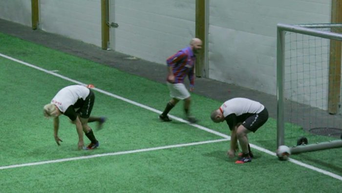 [VIDEO] La extravagante forma en que jugaron un partido de fútbol en Noruega: todos borrachos