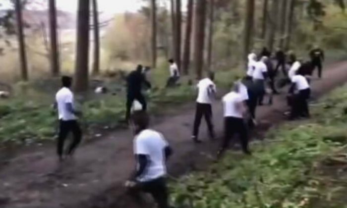 [VIDEO] Monumental enfrentamiento entre hooligans tras citarse en un bosque a pelear