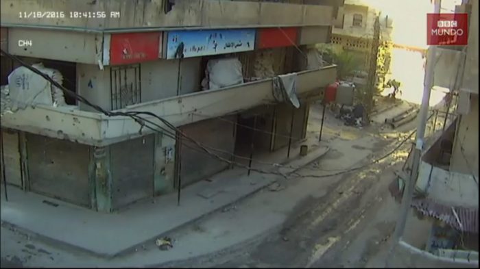 [VIDEO] El momento en que bombardean el último hospital del este de Alepo
