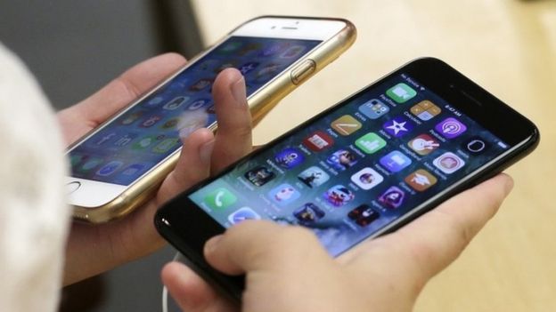 Asociación francesa denuncia a Apple por ralentizar sus teléfonos