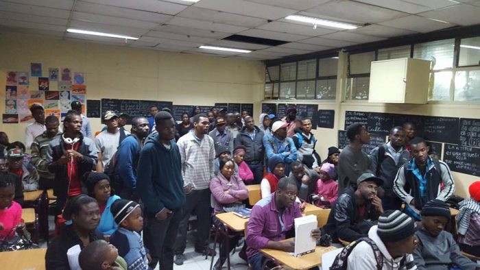 Escuela popular le hace la pega al Estado: Incluir culturalmente a los haitianos