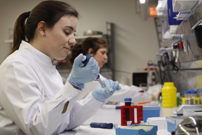 Científicos acusan precariedad de los investigadores jóvenes en la Universidad Católica