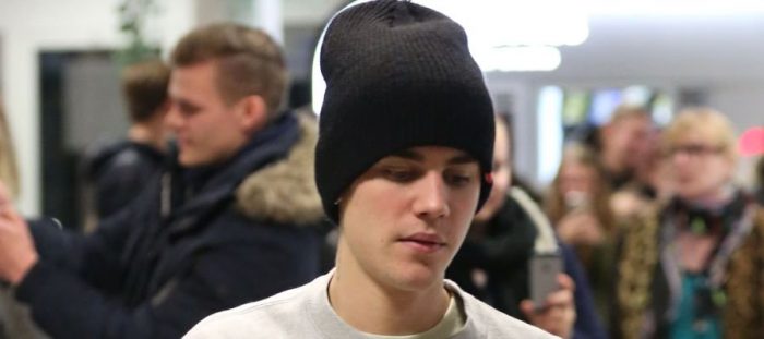 [VIDEO] Justin Bieber golpea y deja sangrando a fan que intentó tocarle la cara
