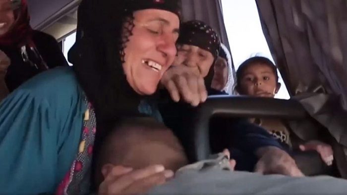[VIDEO VIDA] El emotivo momento en que un soldado iraquí se rencuentra con su madre después de dos años separados por Estado Islámico