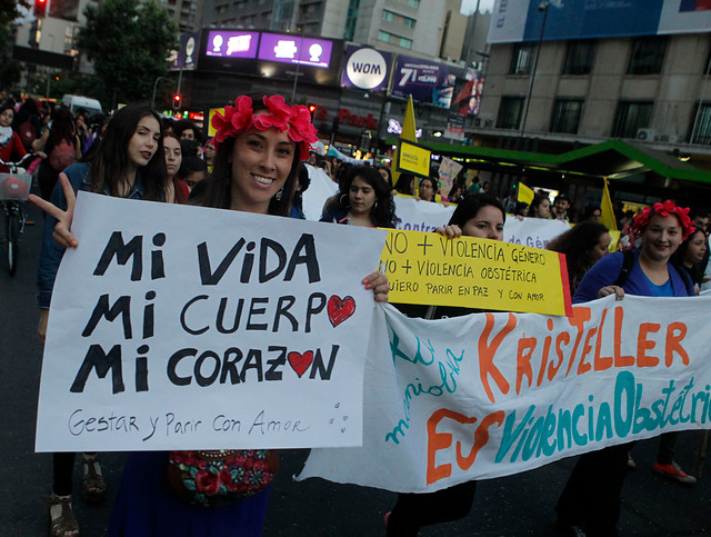 Más de 30 mil personas marcharon contra la violencia hacia las mujeres en Santiago