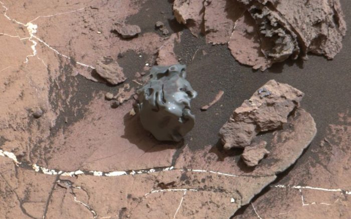 El robot Curiosity encuentra un extraño meteorito metálico en Marte