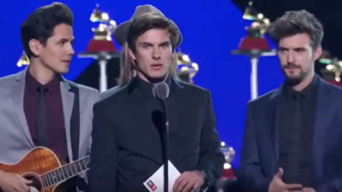[VIDEO] «No está»: el incómodo momento en los Grammy Latino del presentador que no sabía que Juan Gabriel había fallecido