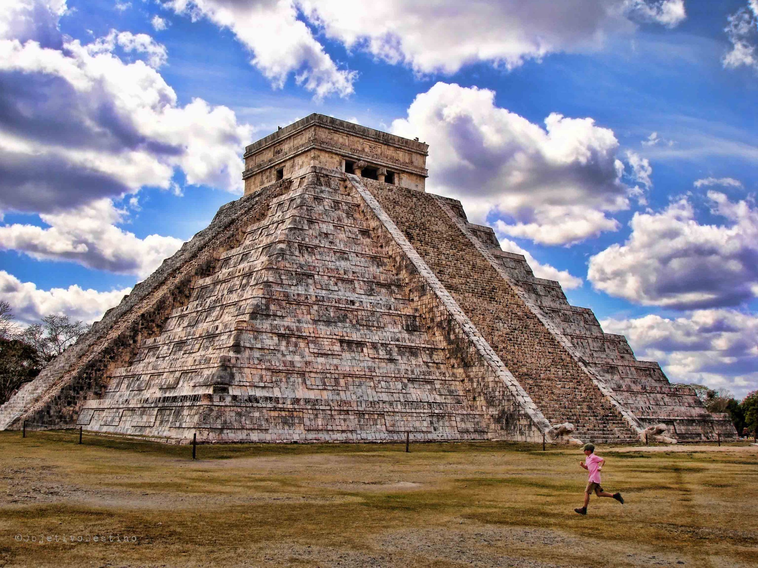 Encuentran una misteriosa pirámide en el interior del templo maya de  Kukulkán