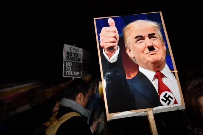 [VIDEO] Miles de personas protestan en EEUU para gritar que Trump no es su presidente