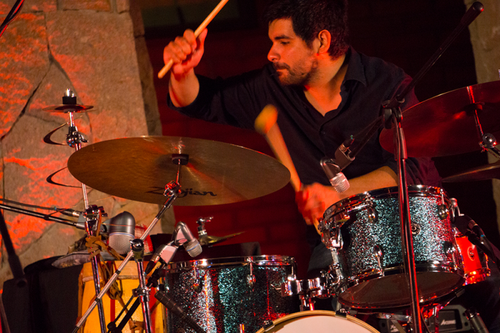La energía inagotable del baterista Rodrigo Recabarren