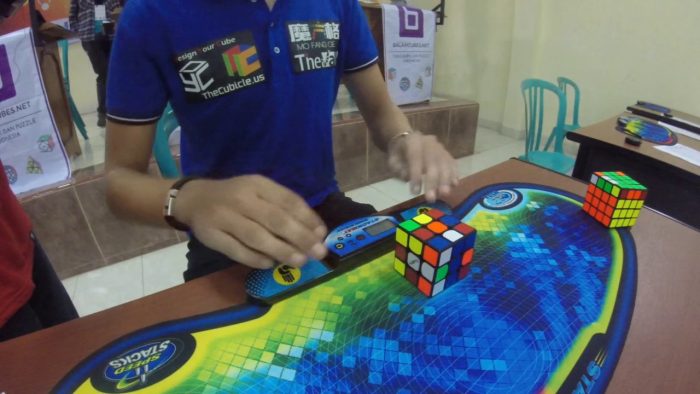 [VIDEO] El holandés de 20 años que rompió el récord mundial armando un cubo Rubik