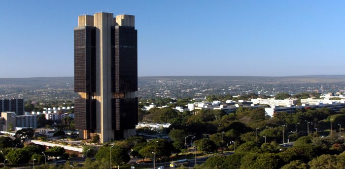 Banco Central de Brasil empeora perspectivas de crecimiento para 2016 y 2017