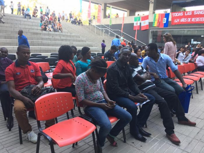[FOTOS] Haitianos reciben diploma por aprender español en la Biblioteca Pública de Recoleta