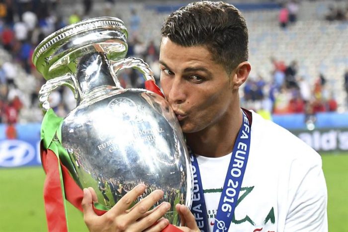Ronaldo gana su cuarto Balón de Oro en «el mejor año» de su carrera