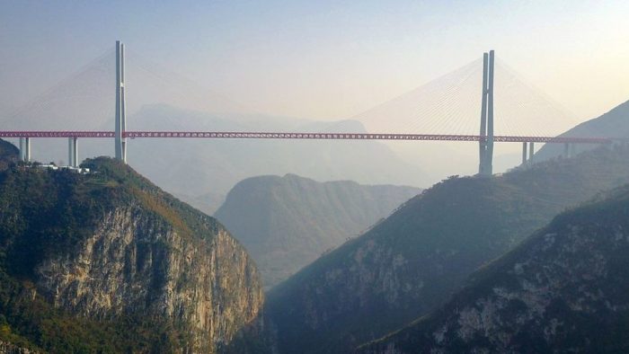 [VIDEO] Cómo es el puente de Beipanjiang, el más alto del mundo