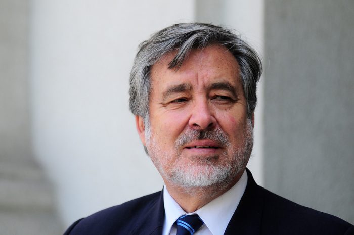 Guillier no suelta al ministro Fernández: «Le recomendaría  respetuosamente al gobierno que se dedicara a gobernar»