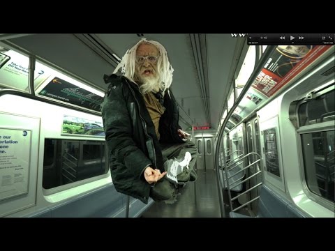 [VIDEO] El mendigo que gritaba mensajes apocalípticos en el metro de New York y comenzó a levitar