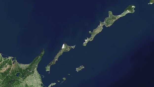 Las islas Kuriles -o Territorios del Norte en Japón- han sido la causa de que Japón y Rusia aún no hayan podido lograr un acuerdo de paz desde la Segundf Guerra Mundial. 
