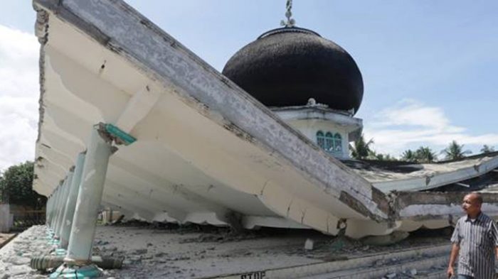 Al menos 92 muertos por terremoto en Indonesia